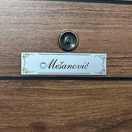 아파트 Mesanovic 투즐라